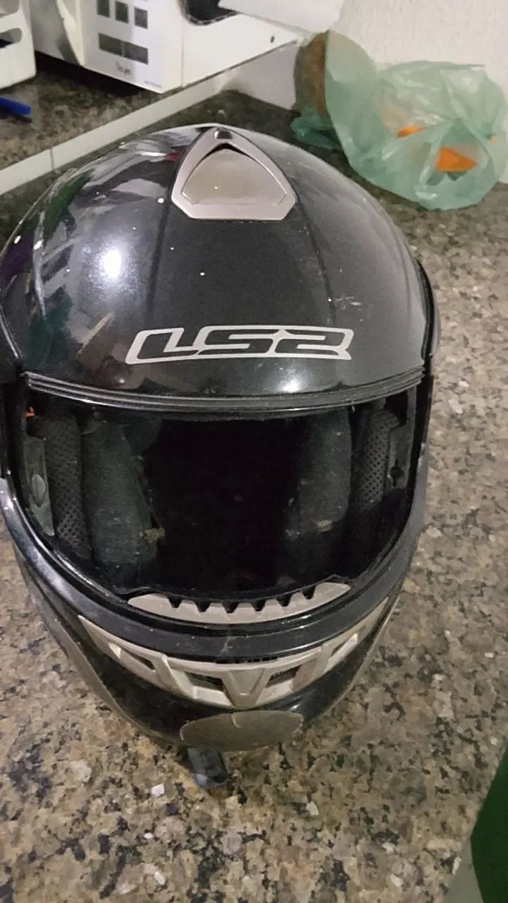 capacetes usados, sem a viseira, para vender logo ! - Foto 5
