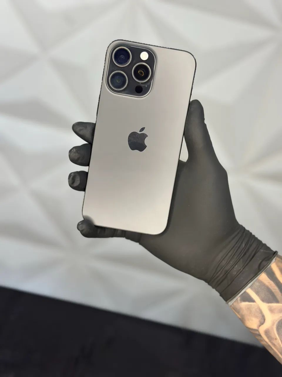 iPhone 15 Pro Max Preto - 256GB - Celulares e Smartphones
