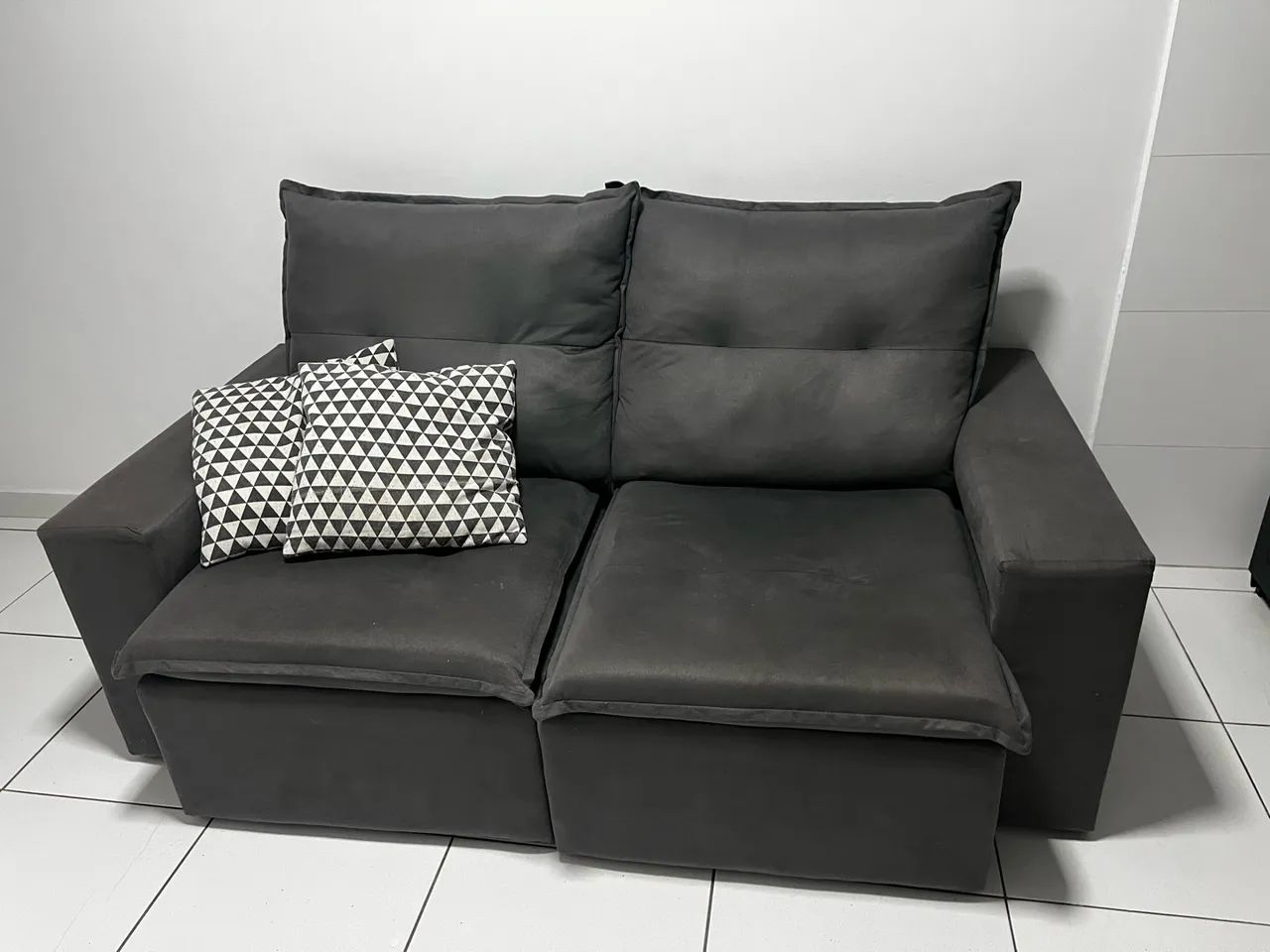 Sofá retrátil cinza 1,80