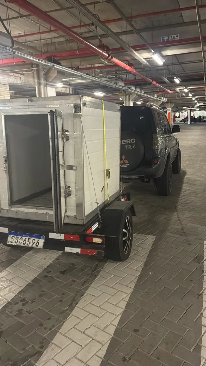 Bau térmico com reboque 