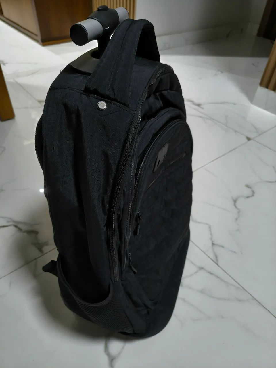 Mochila de rodinhas em ótimo estado  - Foto 3