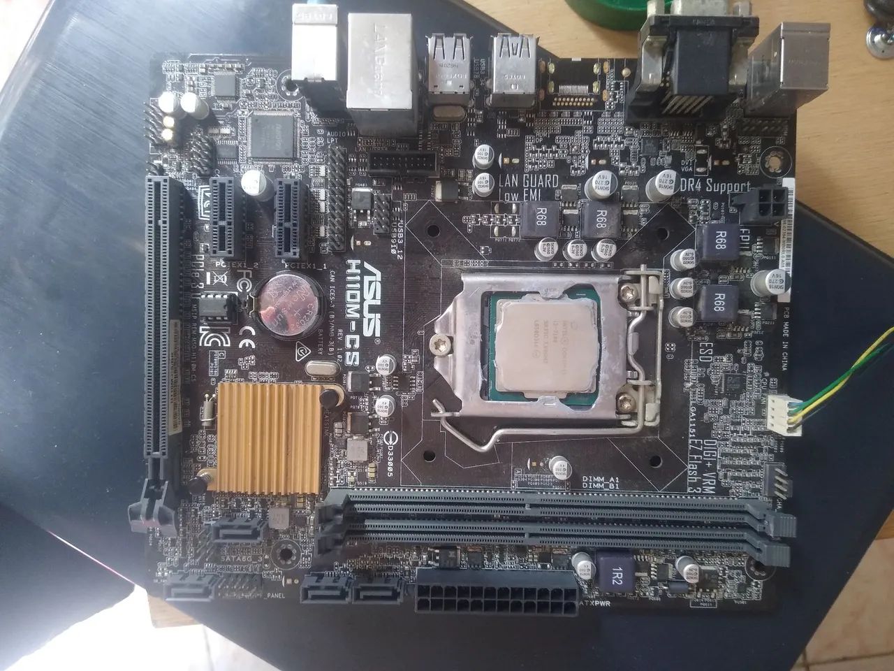 VENDO PLACA MÃE E PROCESSADOR,AMBOS FUNCIONANDO PERFEITAMENTE.