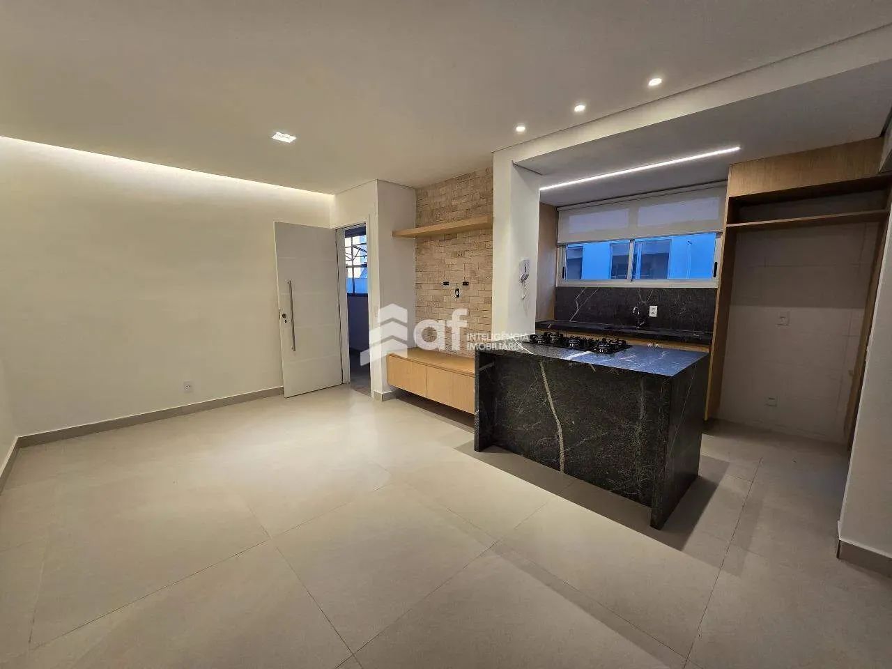 Apto 3 quartos, com armários, ar-condicionado, 2 vagas e elevador - Foto 3