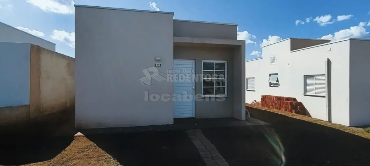 Casa em condomínio, com 2 dormitórios