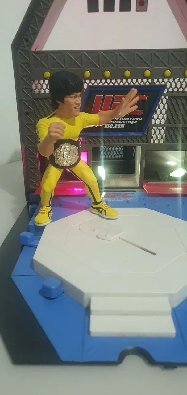 BONECO RARO EXCLUSIVO BRUCE LEE UFC ROUND 5 EDIÇÃO LIMITADA  PARA COLECIONADORES - Foto 6