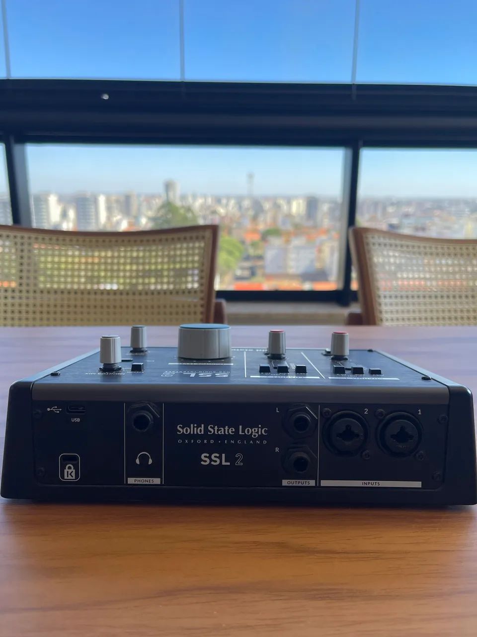 Interface de Áudio SSL 2 Solid State Logic (SSL) + Acessórios Originais - Foto 4