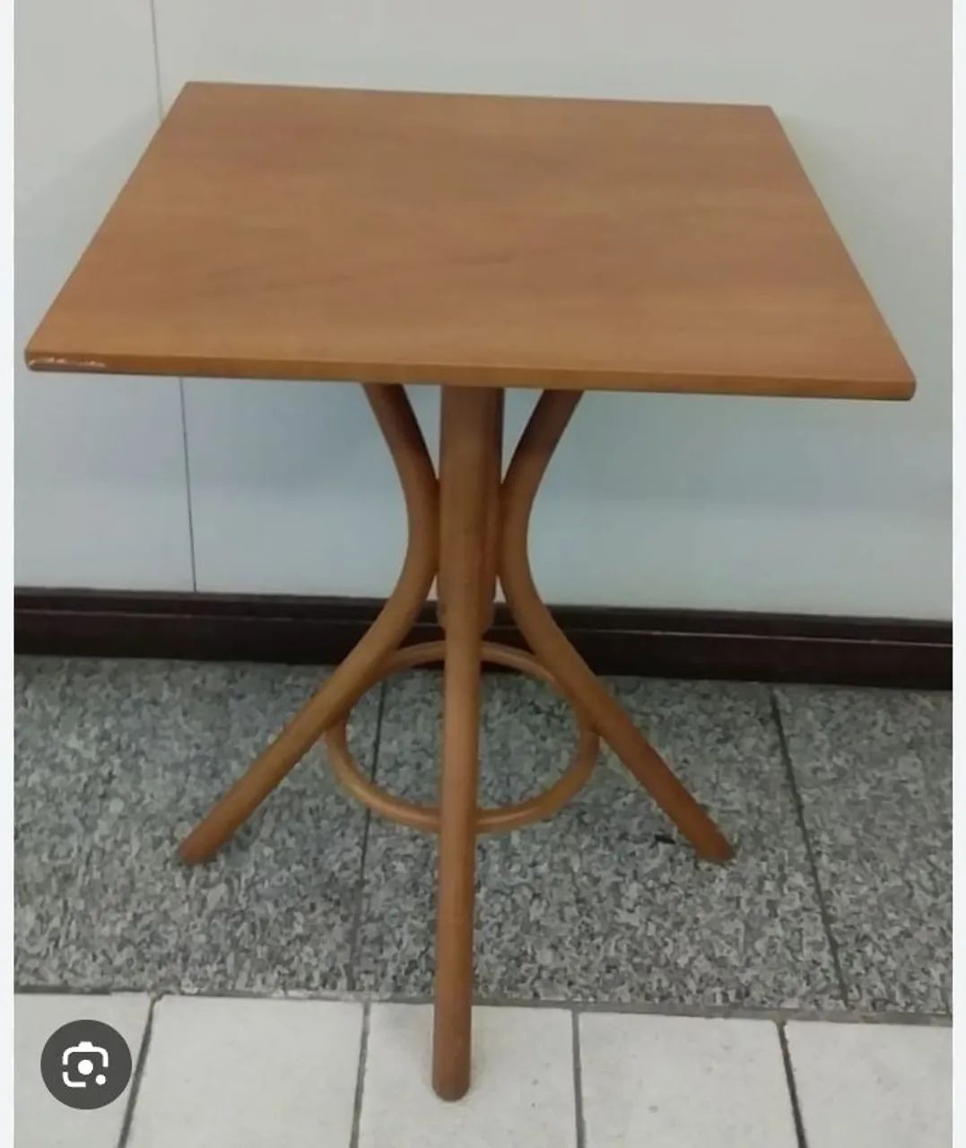 Jogo de mesa com 4 cadeiras em madeira THONART - Foto 2