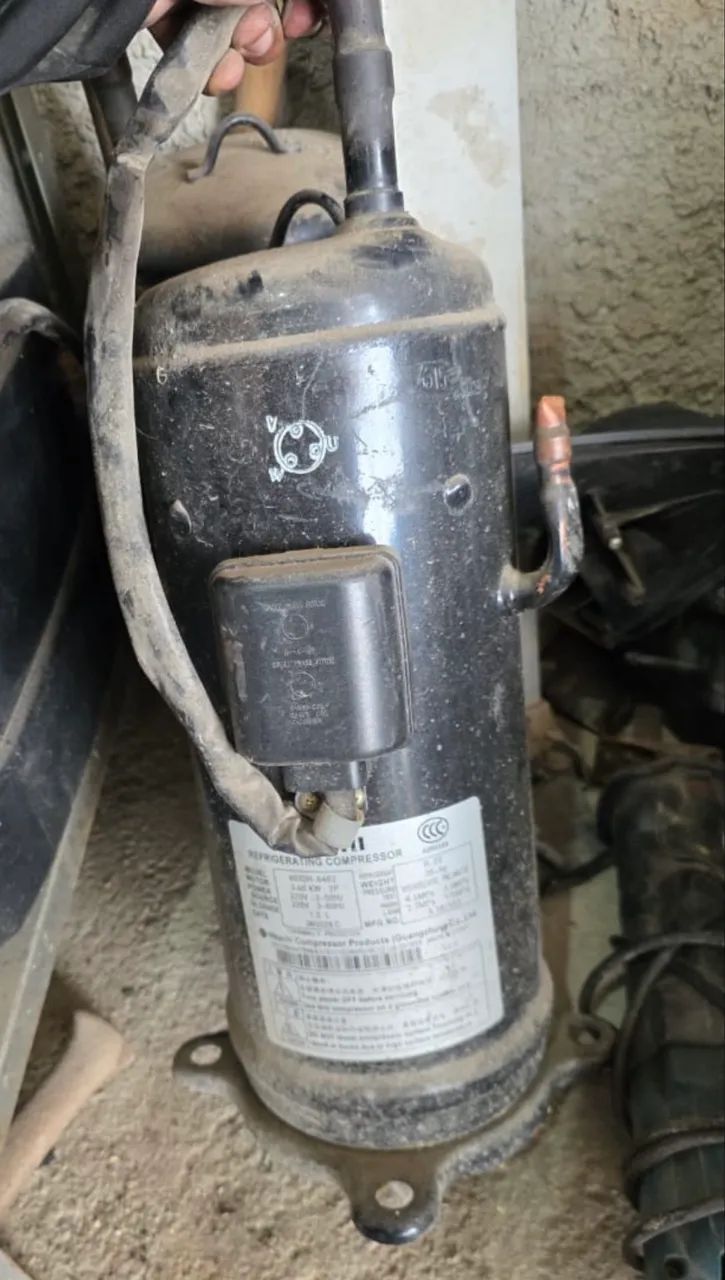 Vendo compressor de refrigeração Hitachi  - Foto 3