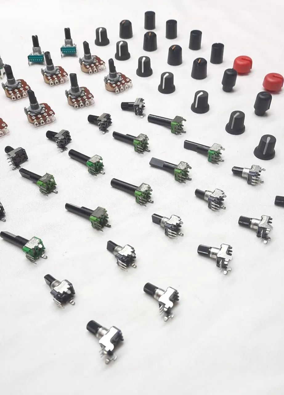 Lote de potenciometros e knobs para mesa de som e intrumentos musicais  - Foto 2
