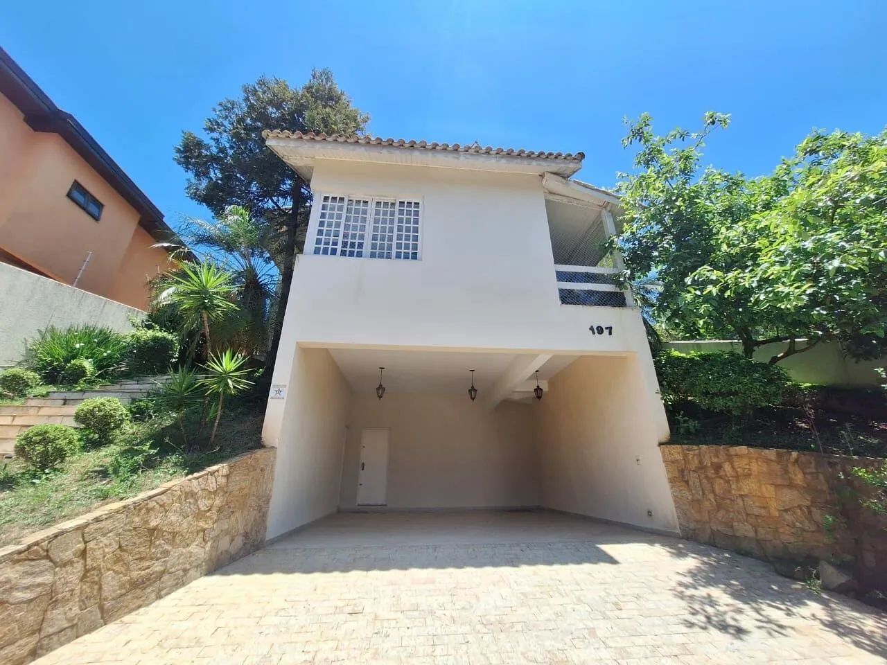 SOBRADO COM 5 QUARTOS COM PISCINA FL26