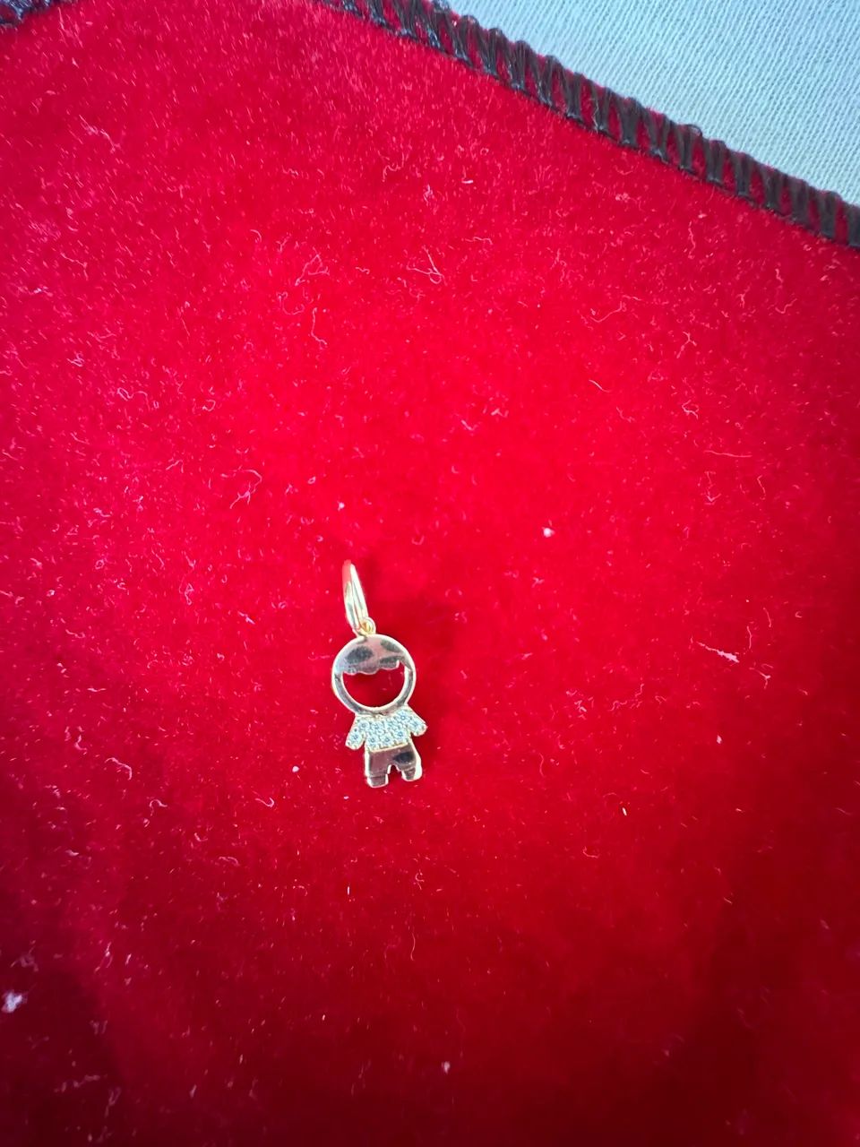 Pingente menino 18k