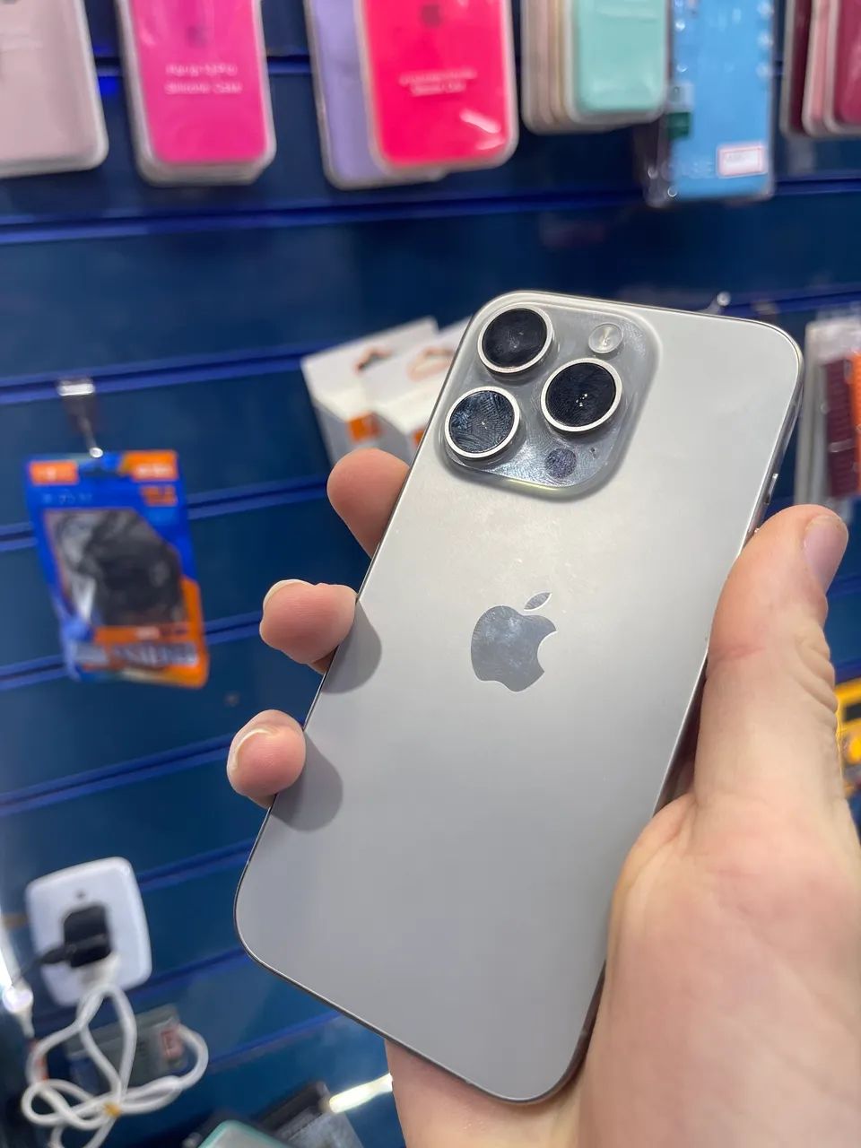 iPhone 15 pro - 128gb 82% acompanha caixa 