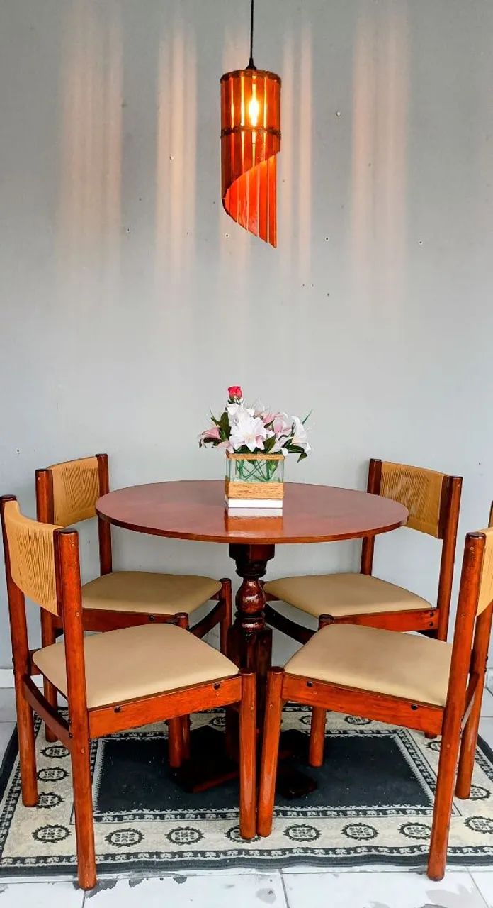 Mesa de jantar em madeira. - Foto 2