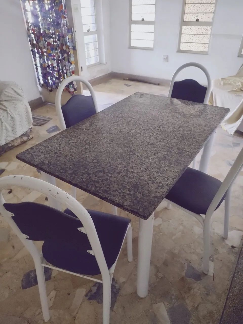 Mesa de granito com 4 cadeiras  - Foto 4
