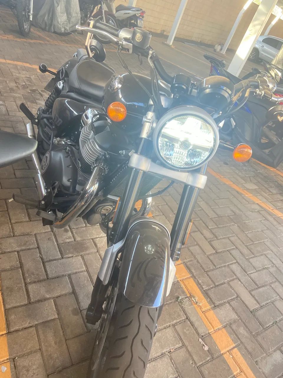 SUPER METEOR 650 - Foto 4