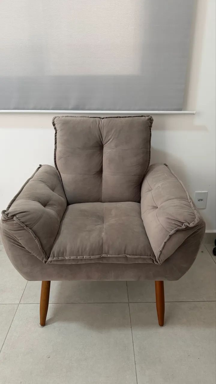 Poltrona Decorativa Cinza | Muito Confortável | Excelente Estado