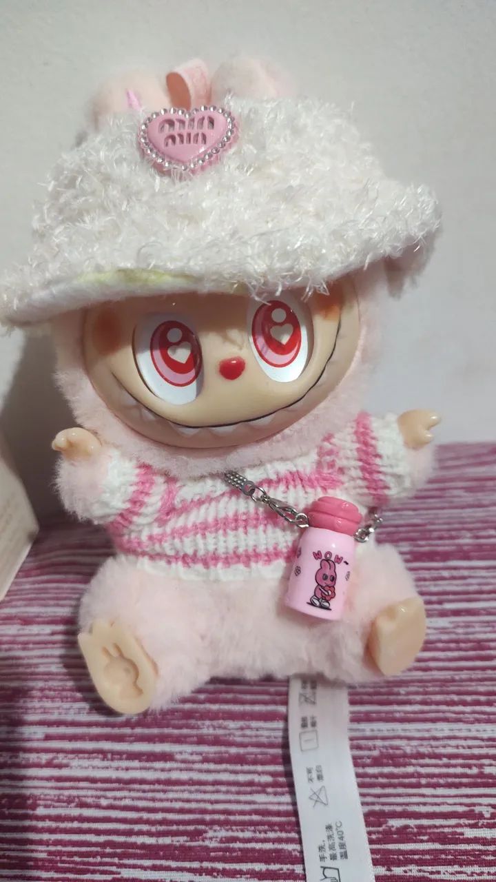 Labubu com roupa e caixa em perfeito estado - Foto 3
