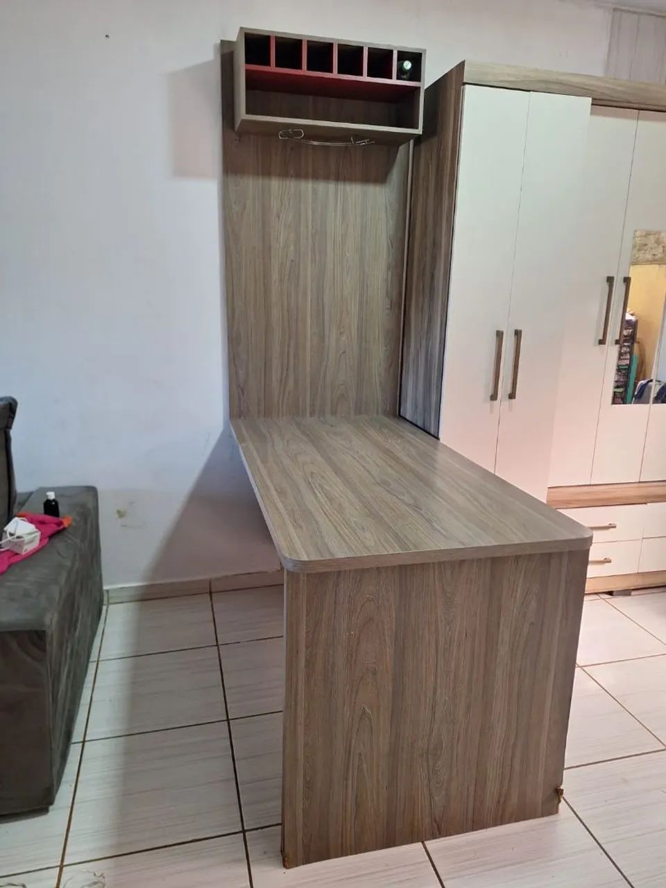 Mesa, com armário  - Foto 3