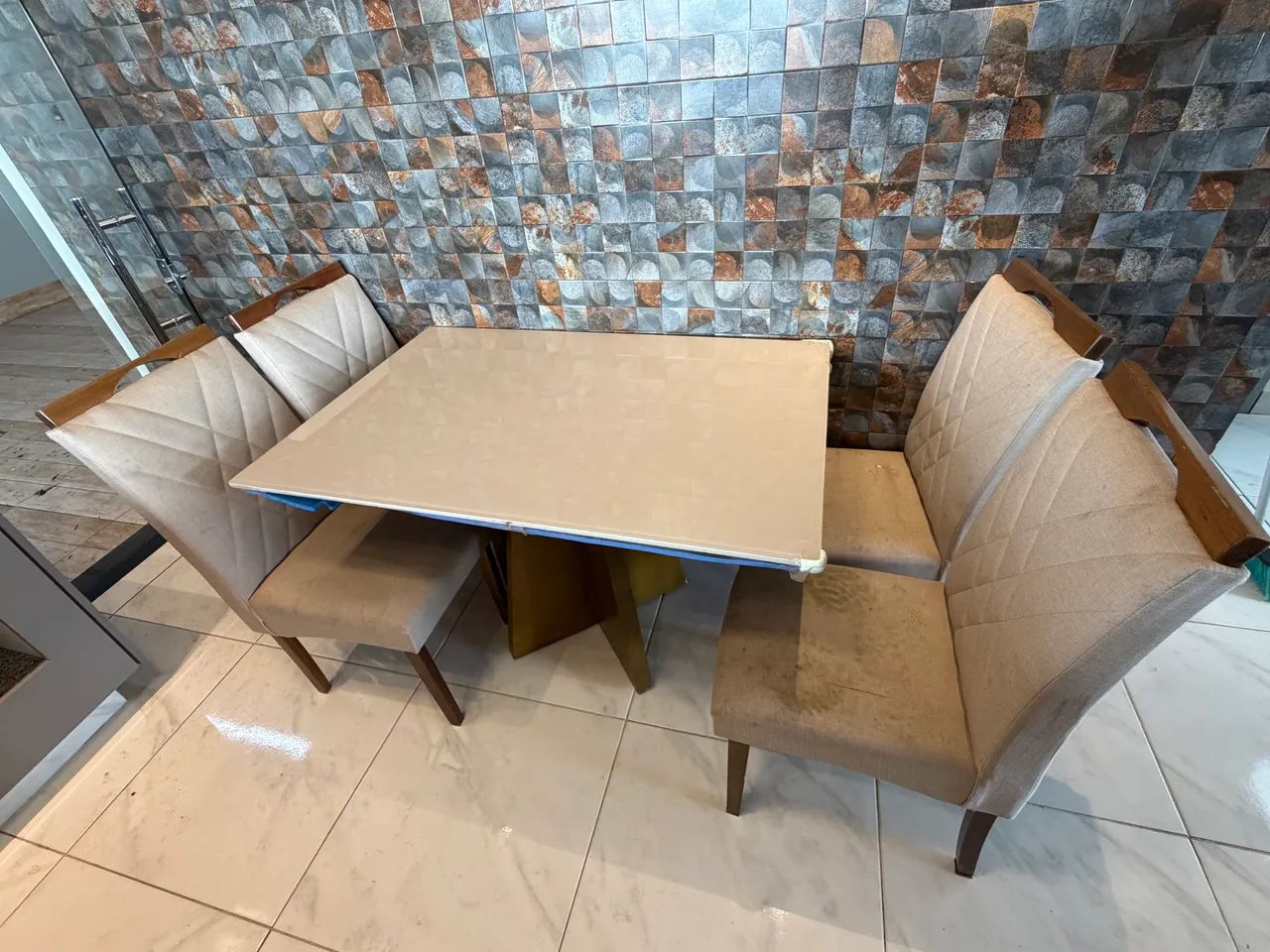 Mesa com 4 cadeiras  - Foto 2