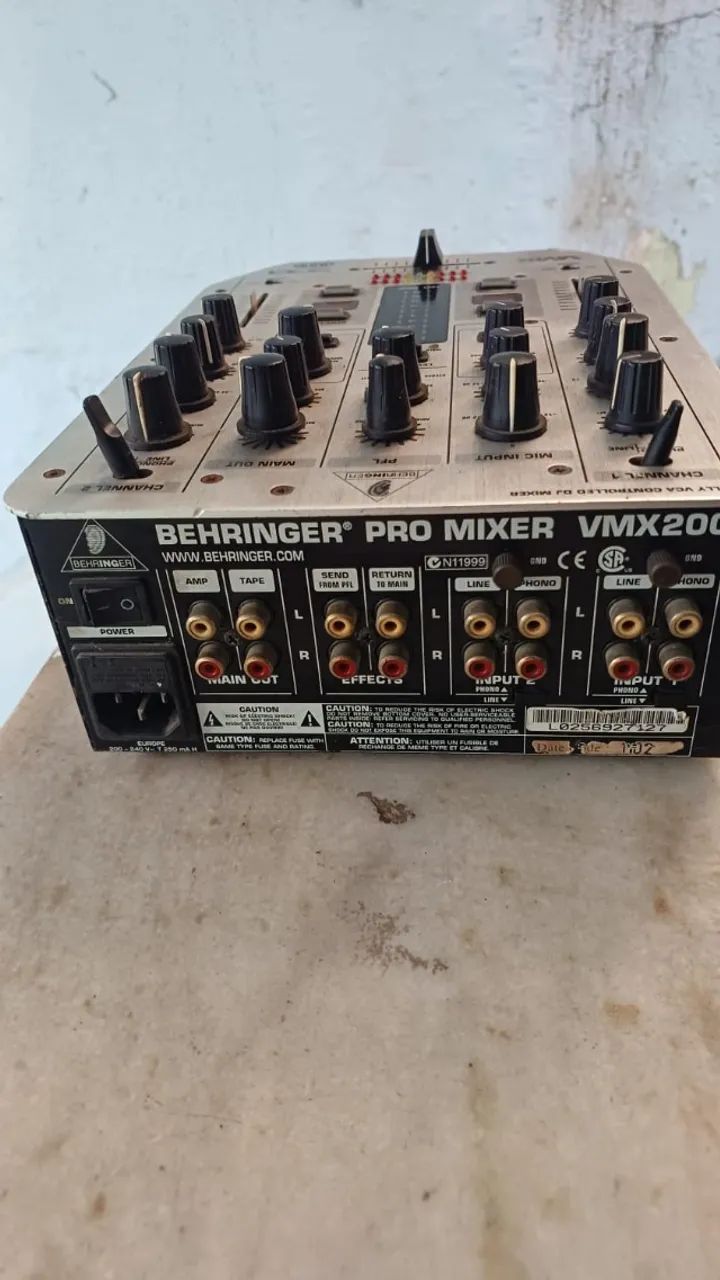 MIXER BEHRINGER VMX 200 - Foto 2