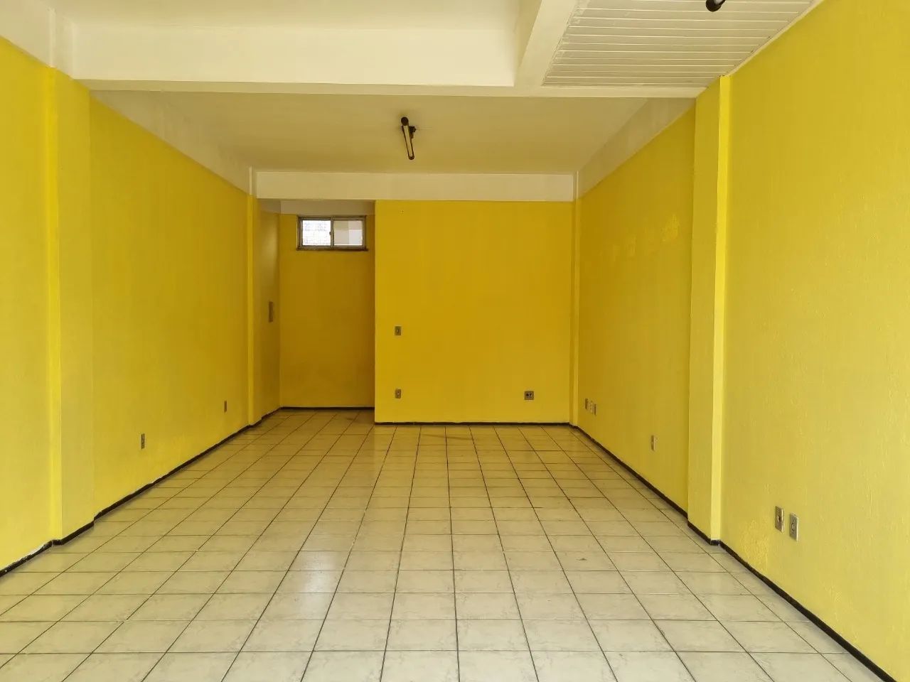 Loja térrea dispõe de banheiro social área 38,85 m² no bairro Pan Americano - Foto 2
