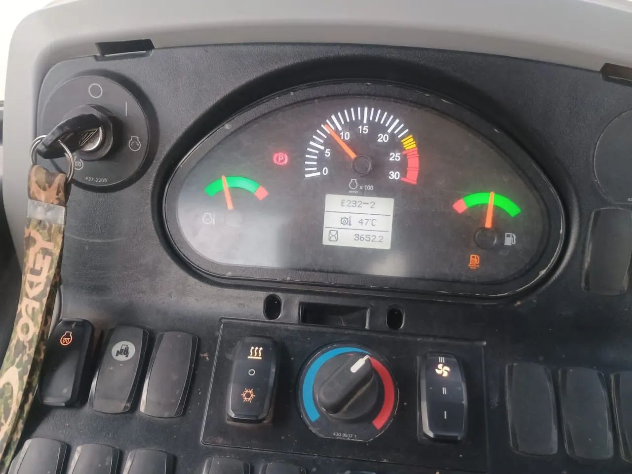 Retroescavadeira caterpillar 416 ano 2023 - Foto 6