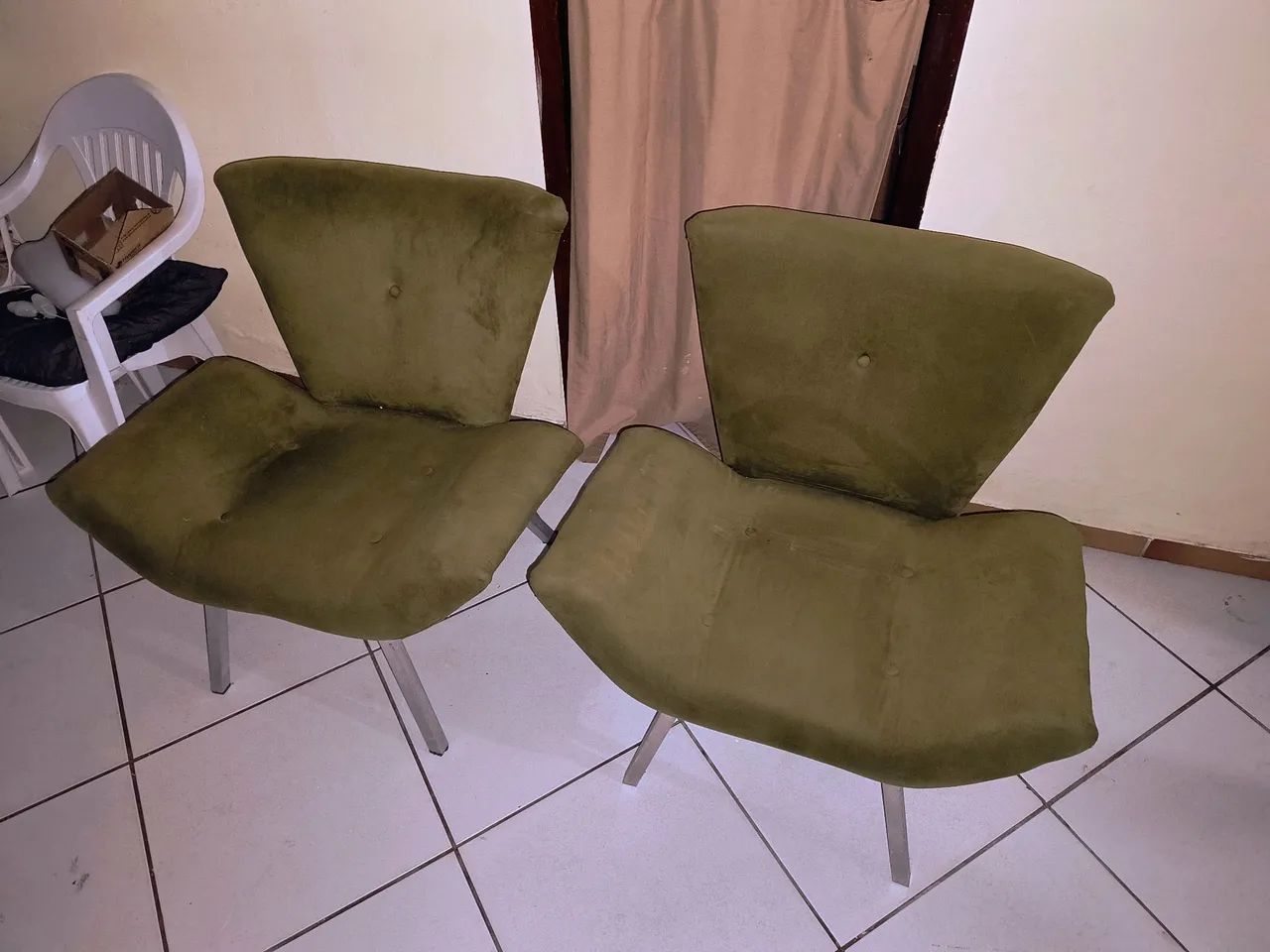 Par De Poltronas / Cadeiras Decorativas Suede Para Sala, Quarto Ou Recepção - Foto 2