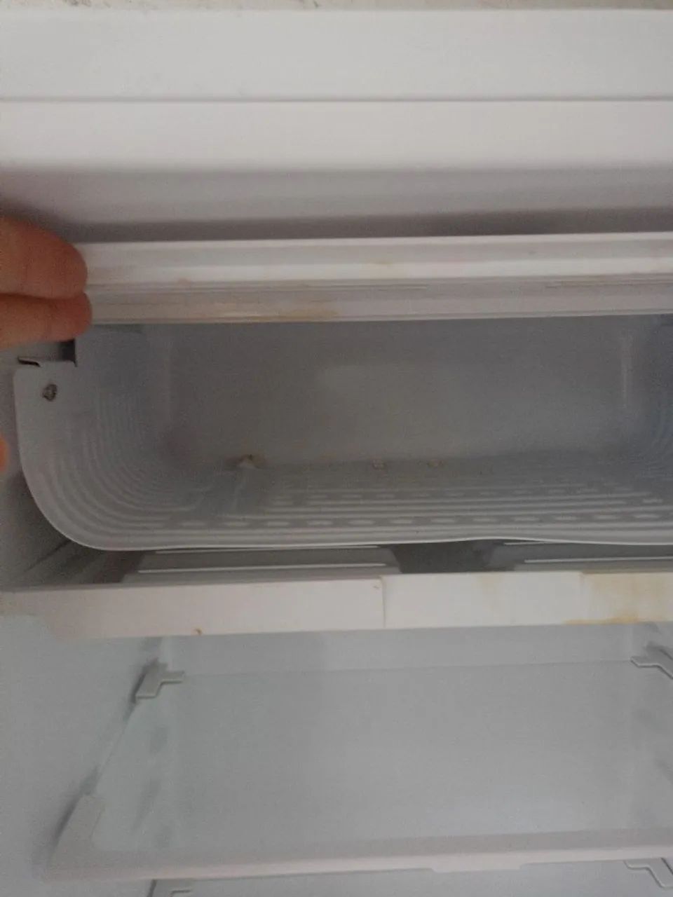 Frigobar Eletrolux 127v funcionando perfeitamente  - Foto 4