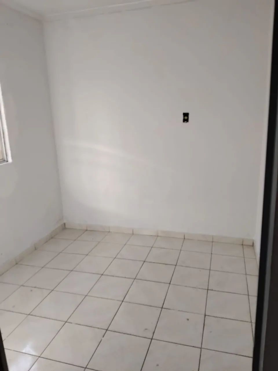 CASA COM 2 QUARTOS, 1 GARAGEM . SETOR CENTRO OESTE , UMA RUA ACIMA DA BERNADO SAYÃO - Foto 4