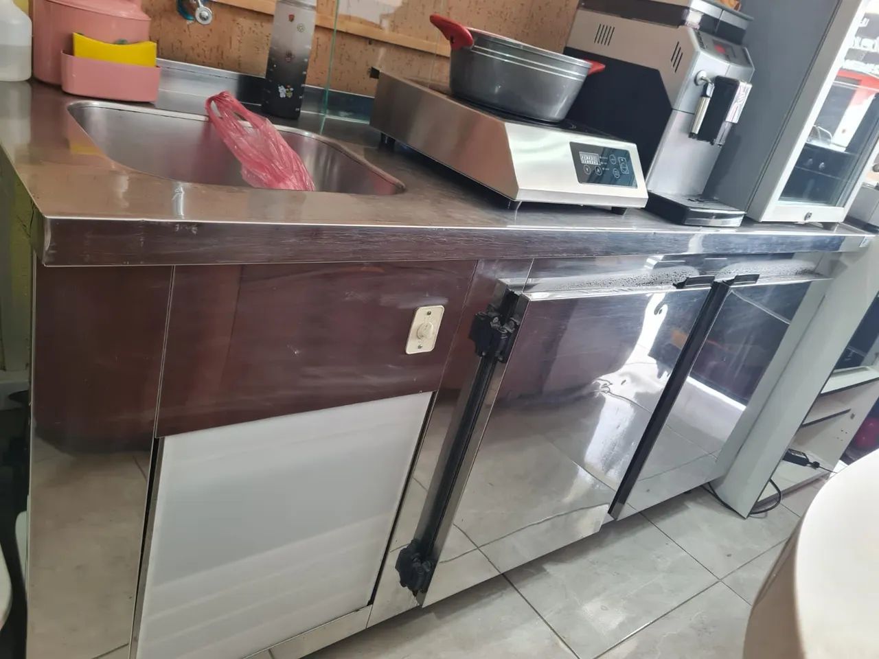Equipamentos e móveis para cafeteira e confeitaria  - Foto 2