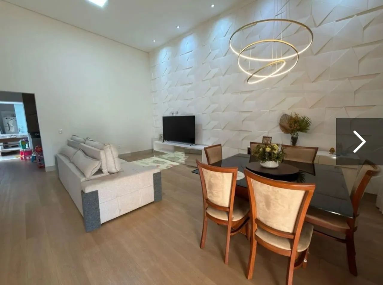 CASA À VENDA | 4 QUARTOS, SENDO 2 SUÍTES