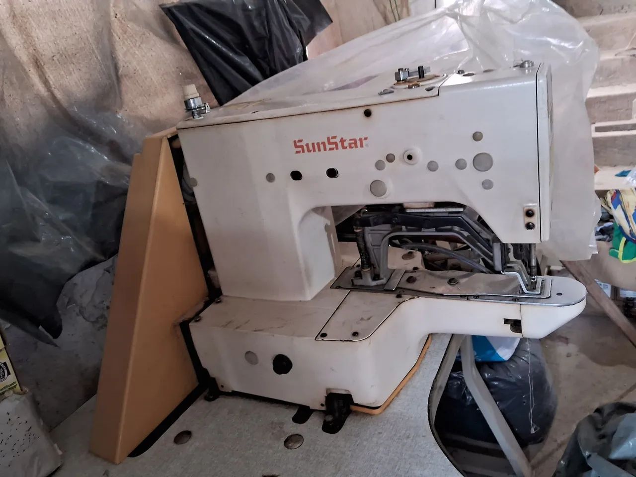 Maquina de costura - Foto 3