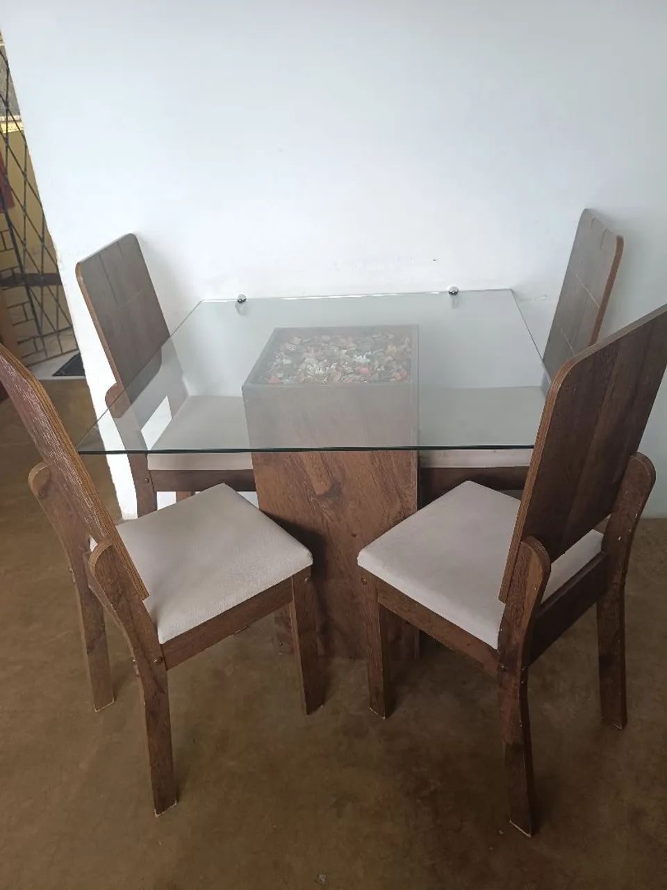 Mesa bem conservada  - Foto 2