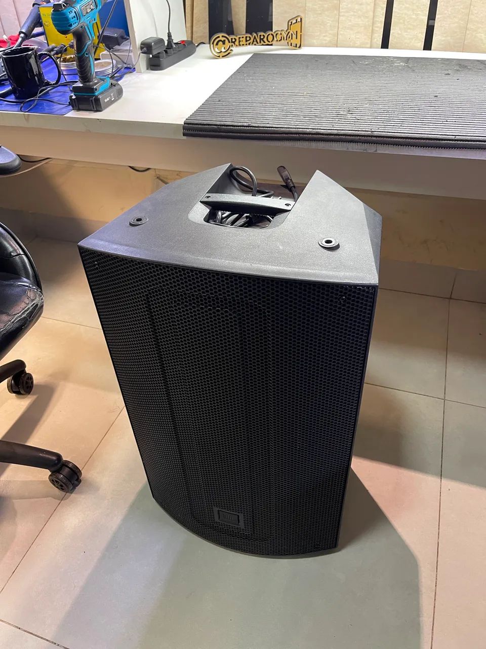 Caixa JBL MAX15 Profissional 