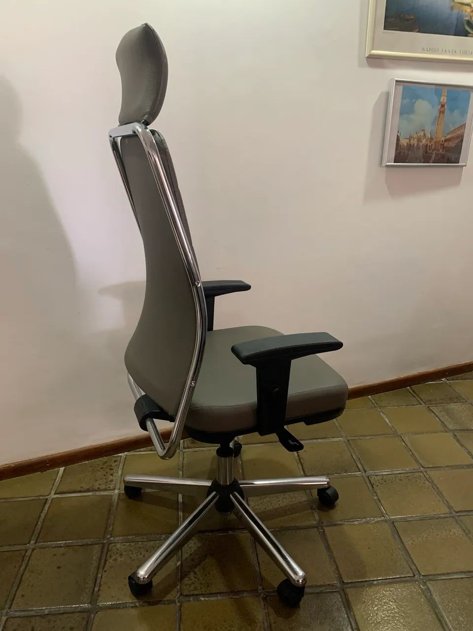 Cadeira presidente Cavaletti para escritório  - Foto 3