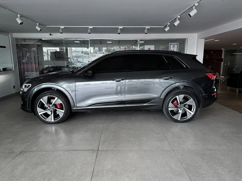 Audi Q8 E-tron Performance Black (elétrico) 2024 - Foto 4