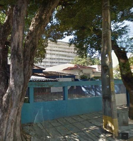 Casa com várias salas, 2 wc's, 1 suíte, quintal amplo