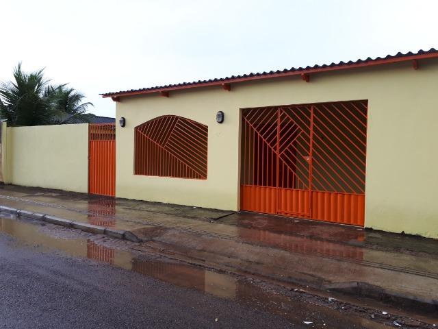 Aluga-se casa no loteamento Santo Afonso, bem localizada e rua asfaltada