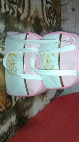 Vendo duas bolsas novinha usada apenas uma vez para saír da maternidade maternidade