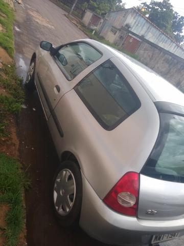 Clio - Foto 2