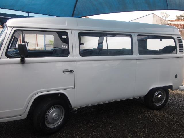 Kombi 2010 Passageiro 9 Lugares - Foto 4