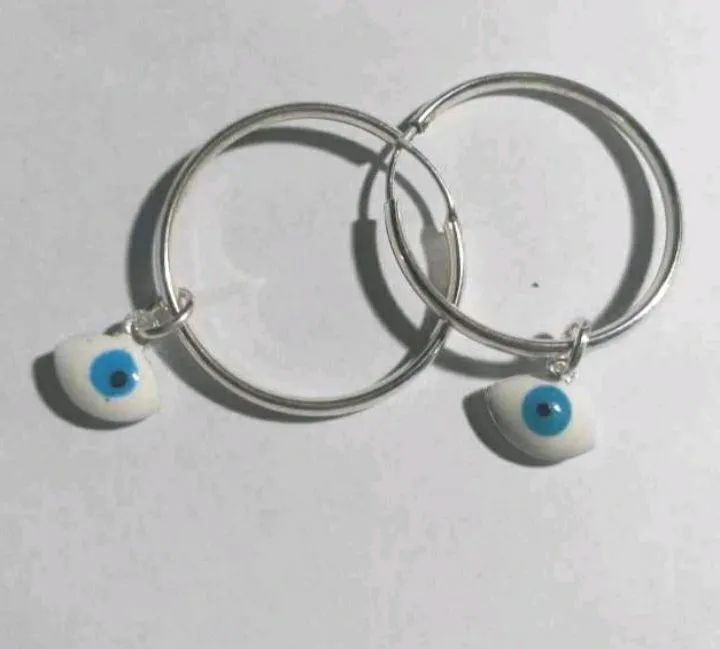 BRINCO ARGOLA COM PINGENTE OLHO GREGO - Foto 3
