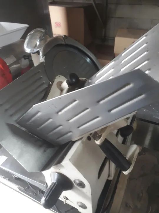 Máquina de cortar frios profissional - Foto 2