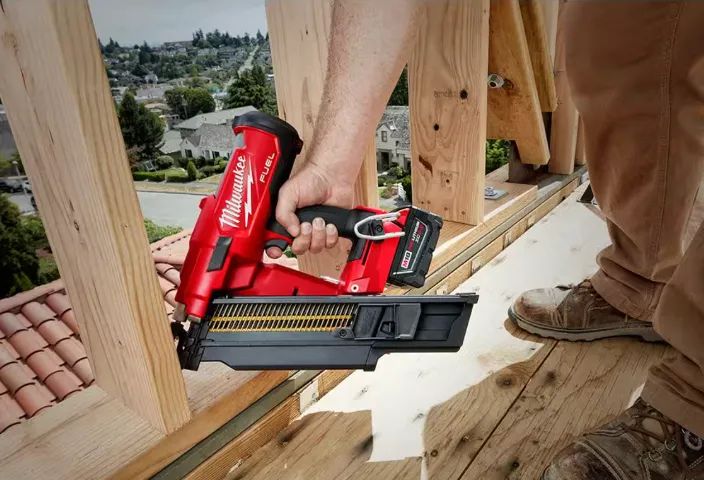 Pregador M18 fuel Milwaukee angulo 21 - Foto 2