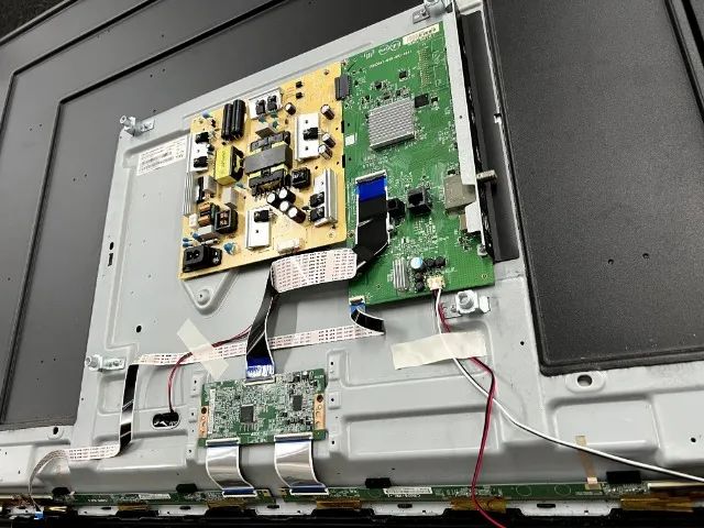 Peças (todas) Smart TV Philips 65PUG7408/78 - Foto 3