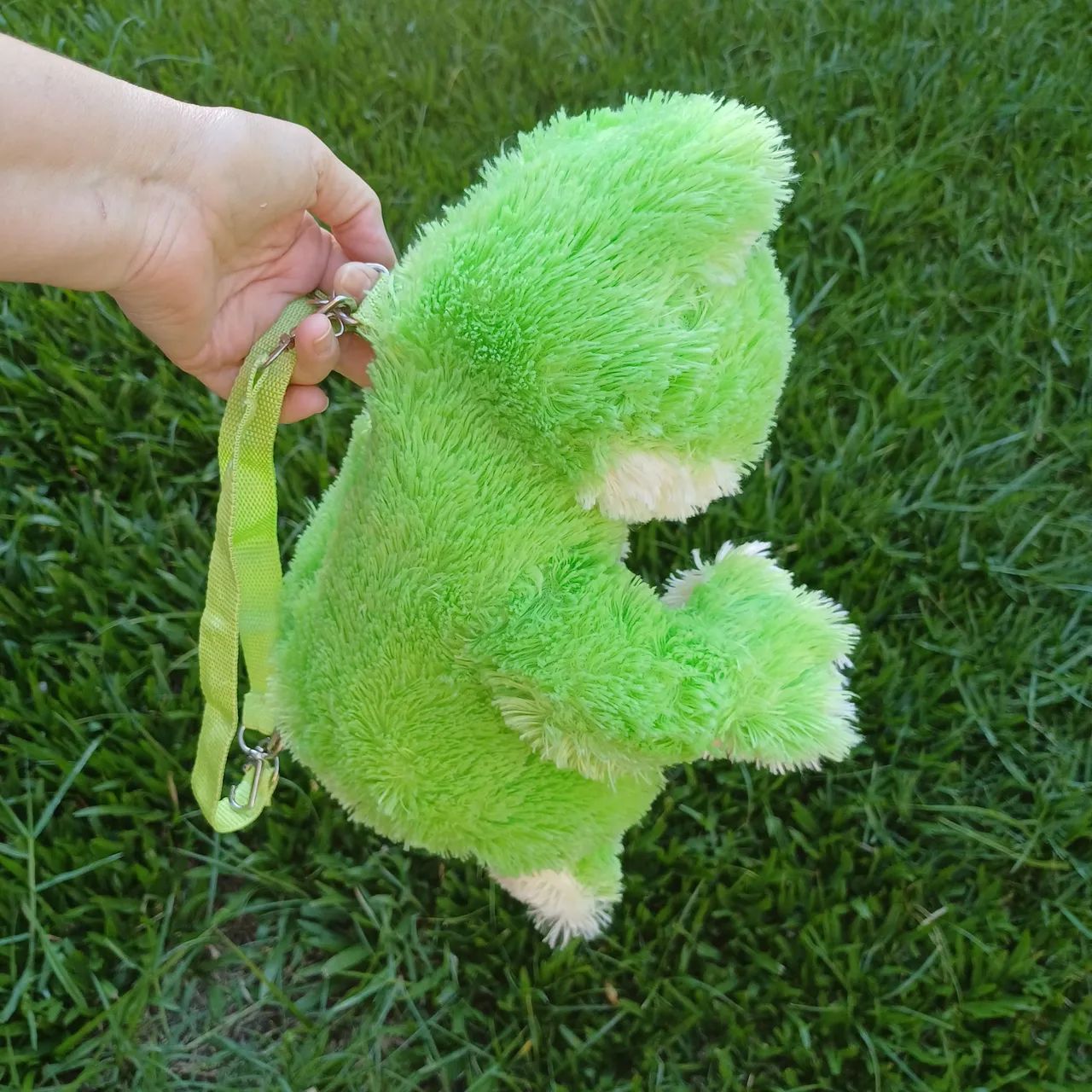 Mochila sapinho de pelúcia  - Foto 3