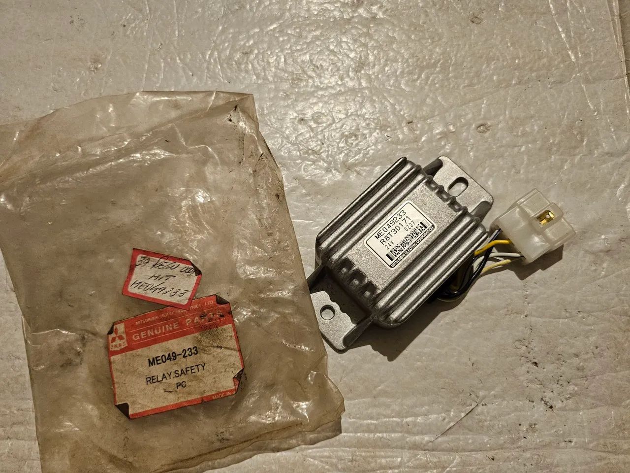 Escavadeira mitsubishi caterpillar rele segurança ME049233