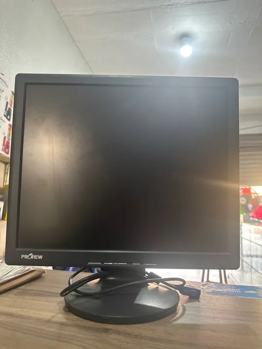 Monitor de 17 Led semi novo 