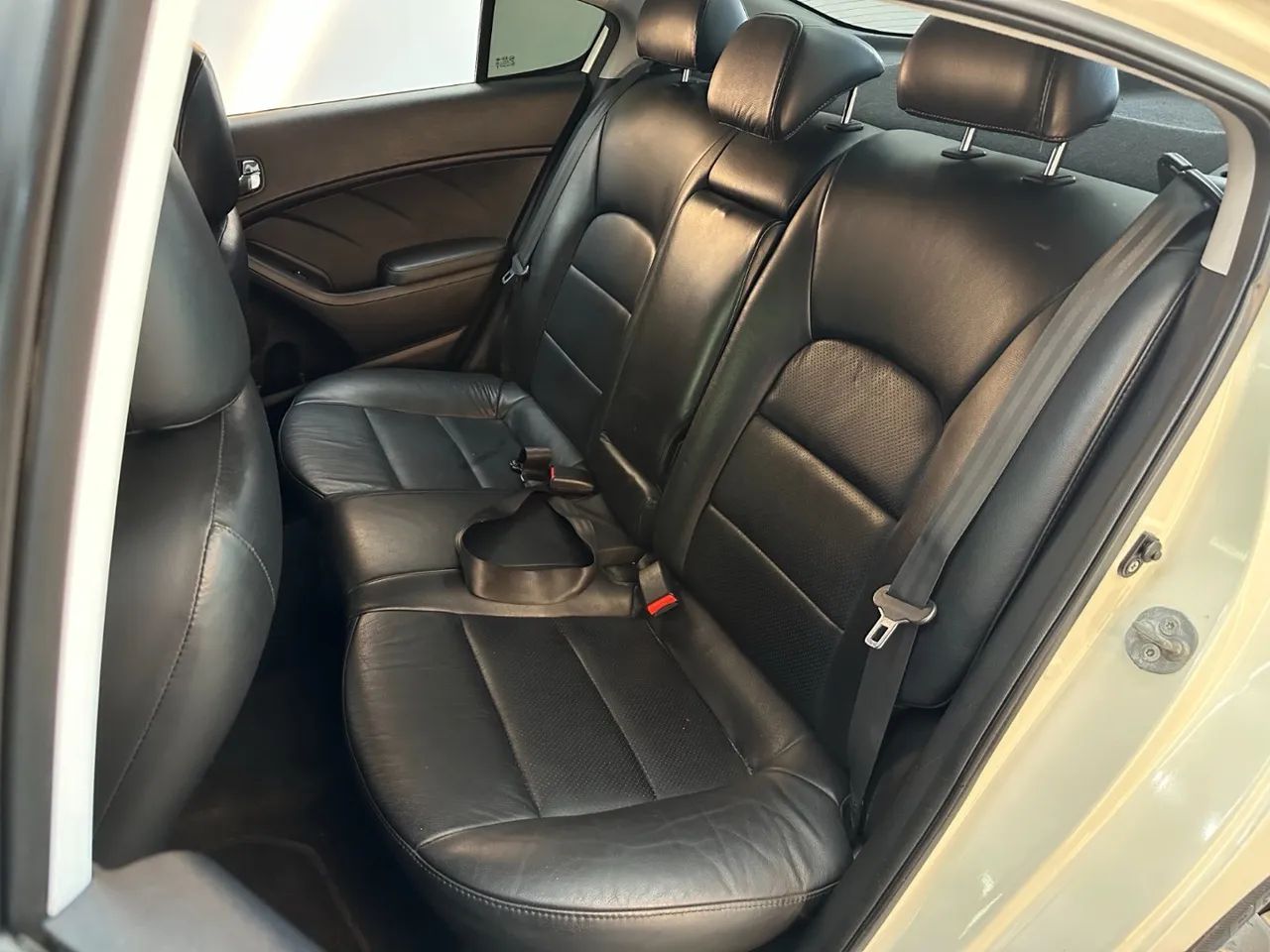Cerato SX3 2014 1.6 Automático. 2014 - Foto 4