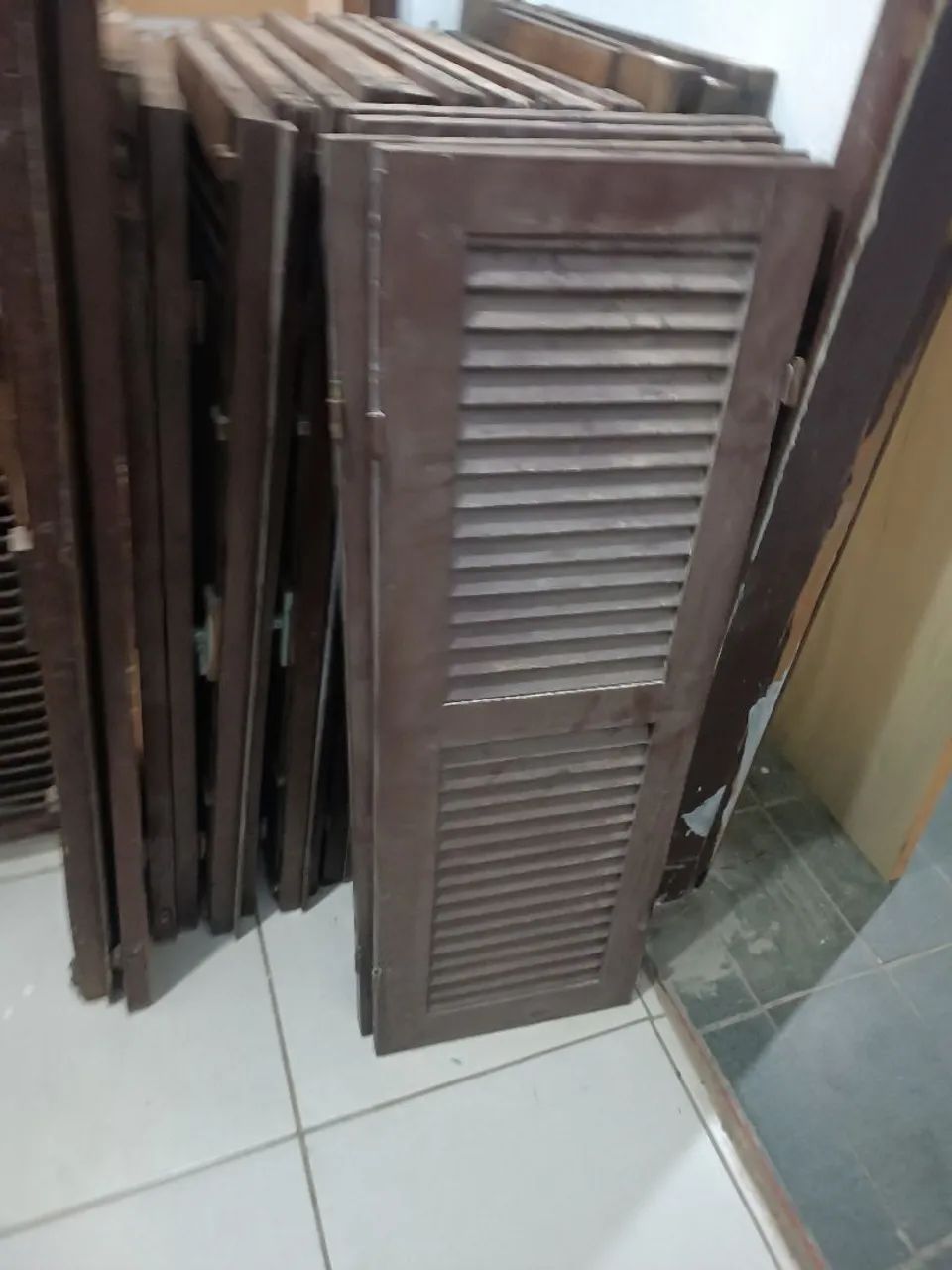 Vernezianas usadas pra decoração ou janelas em casa de madeira vende-se por peça!  - Foto 5